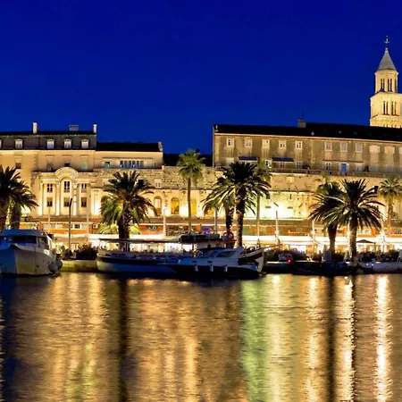 With Large Garden In The Heart Of Apartament