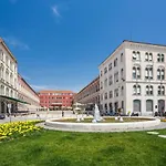 Apartment With Large Garden In The Heart Of