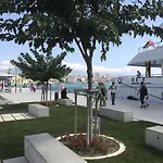 With Large Garden In The Heart Of Apartment *