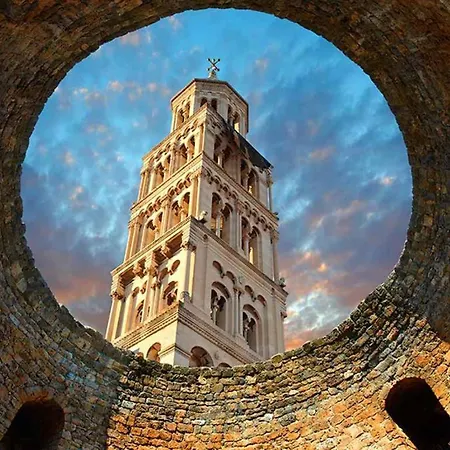 With Large Garden In The Heart Of Apartamento *