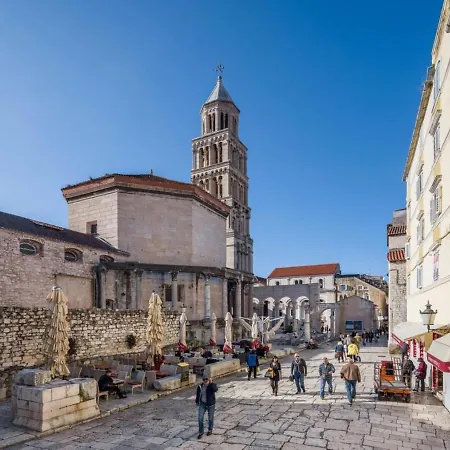 Appartement With Large Garden In The Heart Of Split